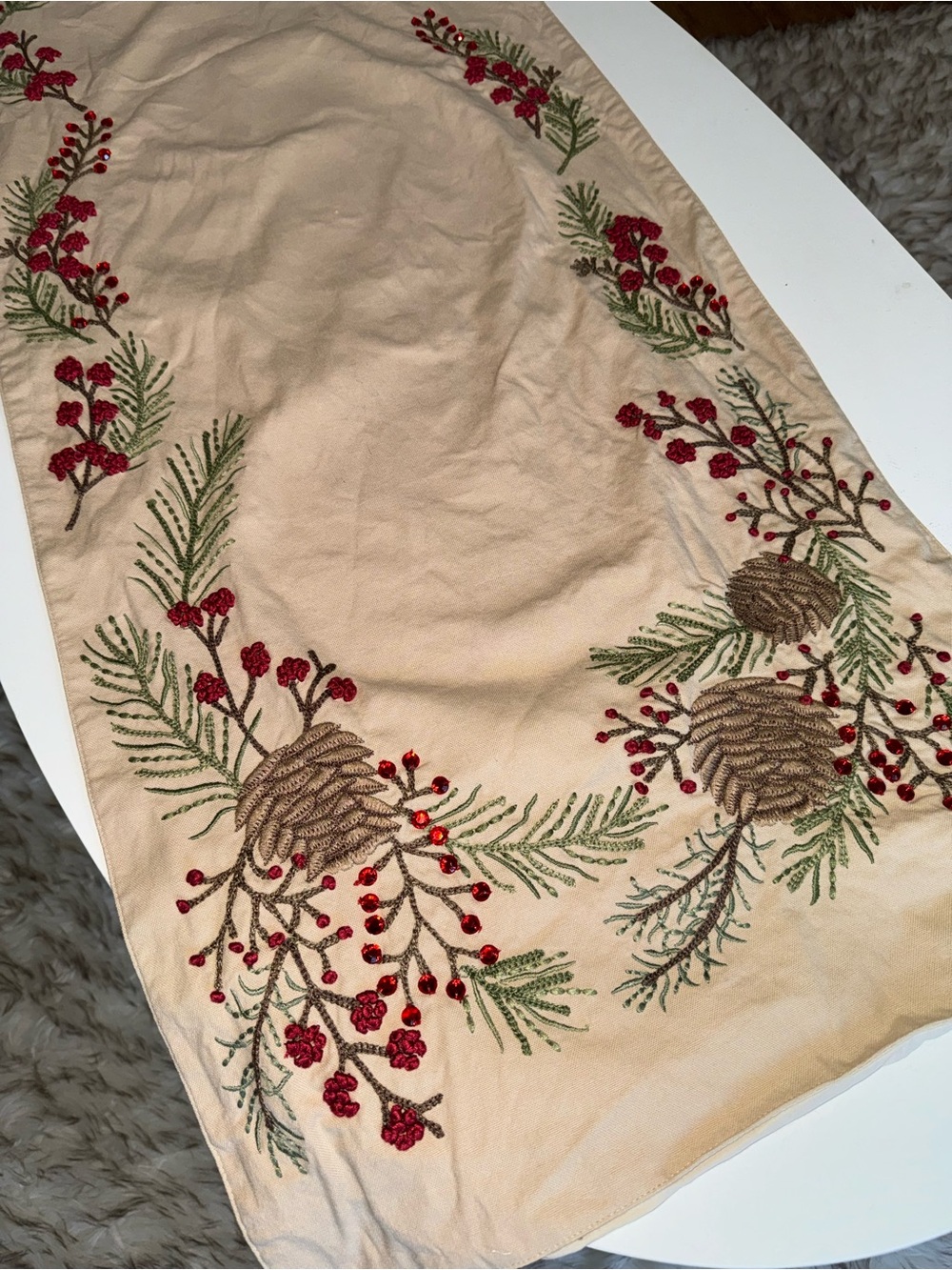 Pottery Barn Pine Cone & Berry Embroidered table runner Holiday Christmas